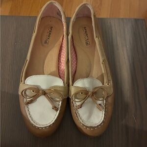Sperry Women's sz7 Tan and White Driving Moccasin